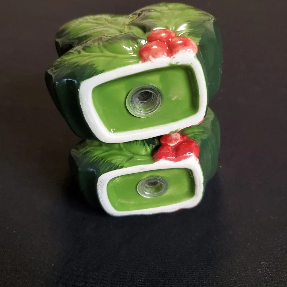 Christmas Holiday Holly Leaf Green Ceramic Salt and Pepper Shakers 3